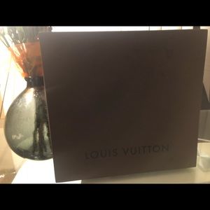 Loui Vuitton box & dust bag w/ ribbon & Tissue